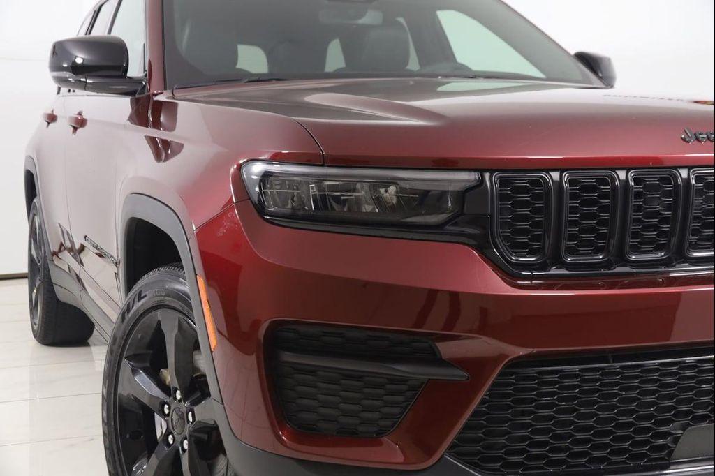 used 2024 Jeep Grand Cherokee car, priced at $32,990