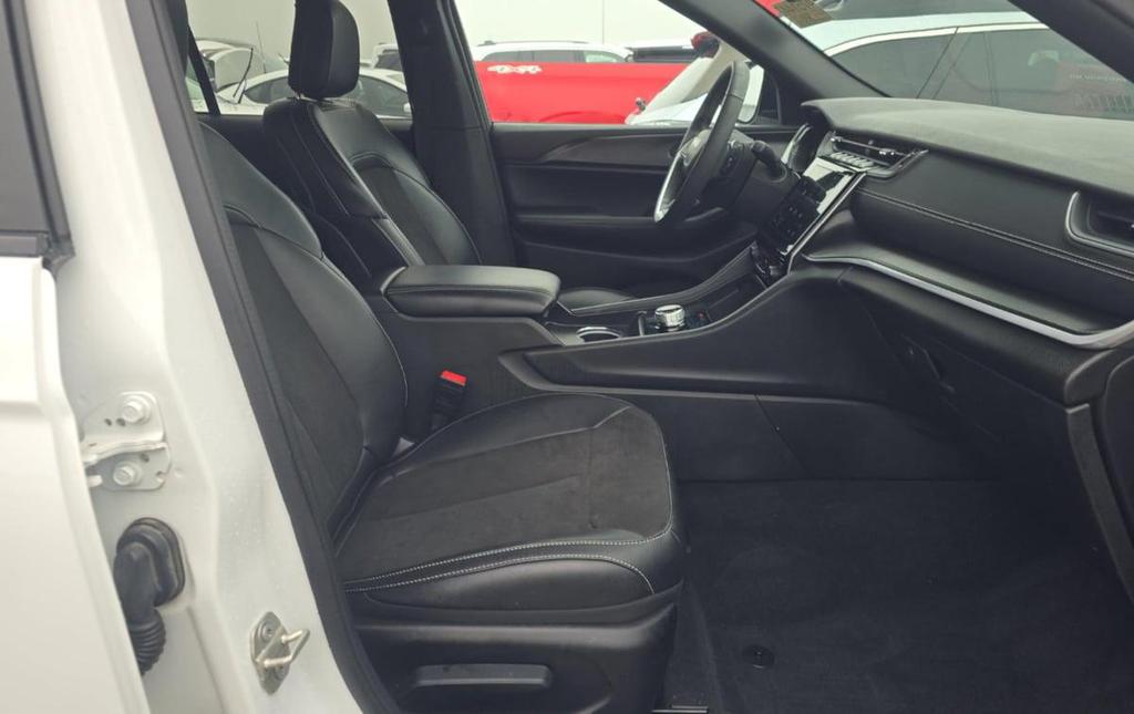 used 2024 Jeep Grand Cherokee car, priced at $33,990