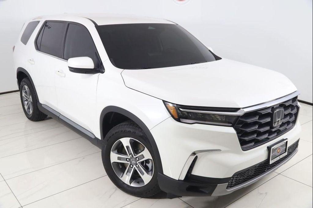 used 2025 Honda Pilot car, priced at $42,750