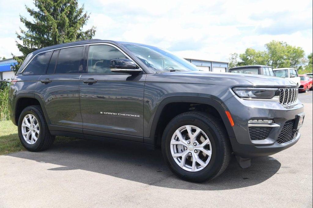 used 2022 Jeep Grand Cherokee car, priced at $27,800