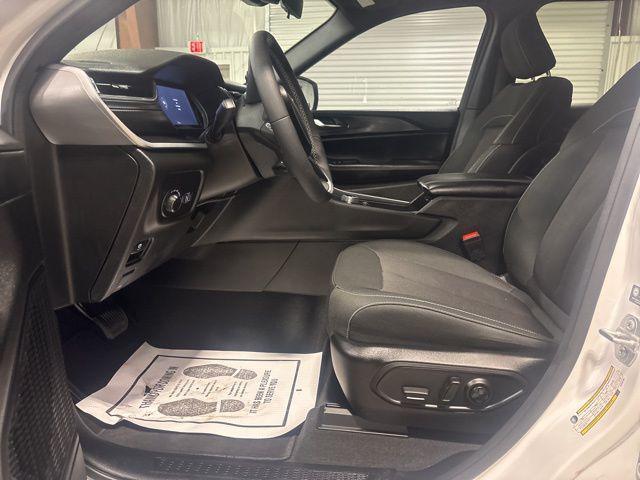 used 2025 Jeep Grand Cherokee car, priced at $30,094