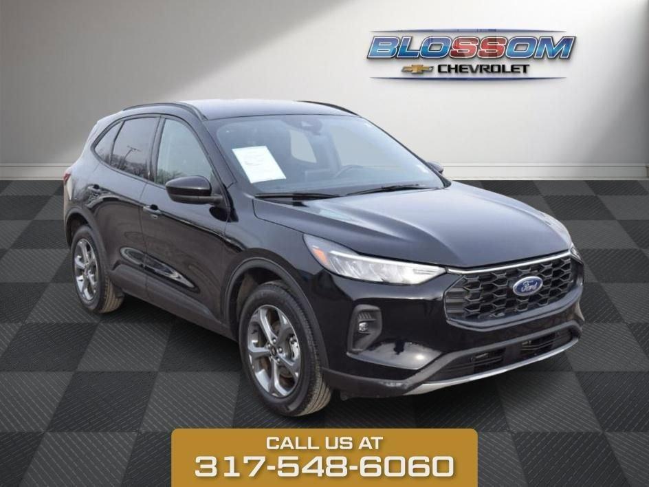 used 2025 Ford Escape car, priced at $25,989