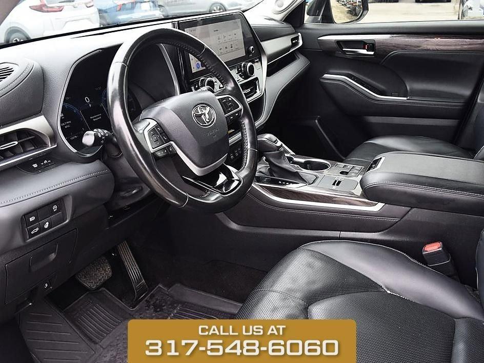 used 2023 Toyota Highlander car, priced at $31,495