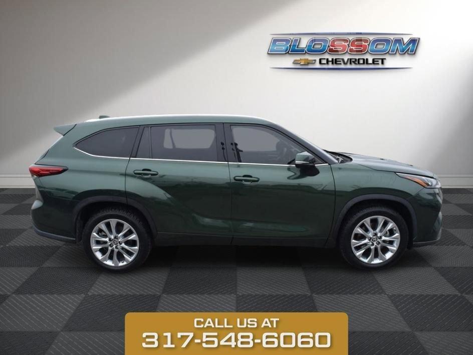 used 2023 Toyota Highlander car, priced at $31,495