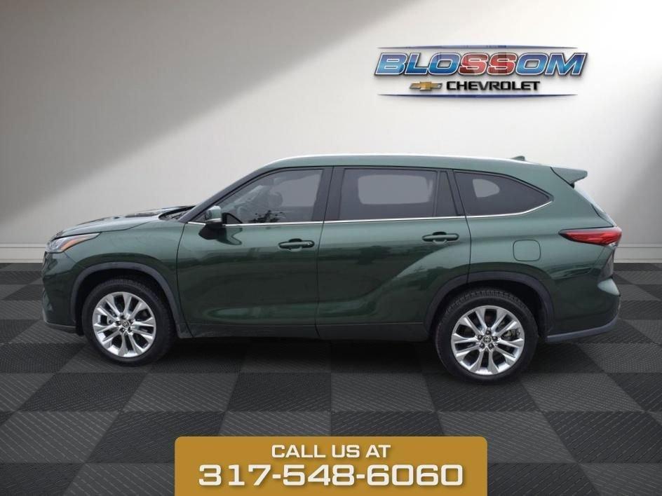 used 2023 Toyota Highlander car, priced at $31,495