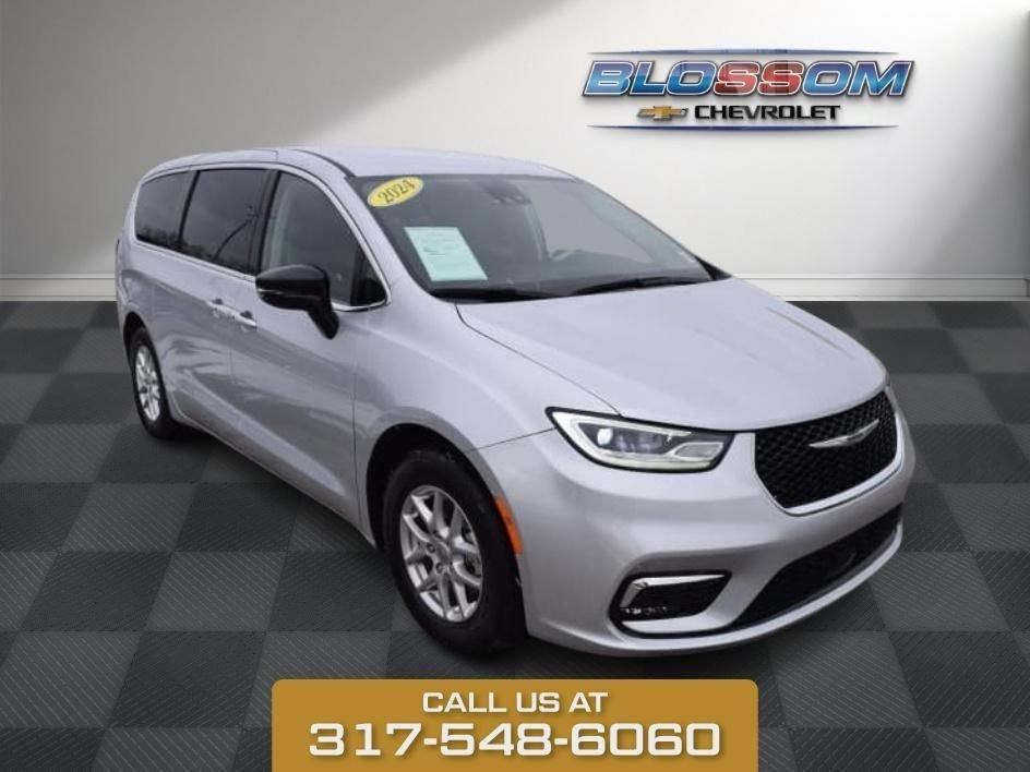 used 2024 Chrysler Pacifica car, priced at $27,997