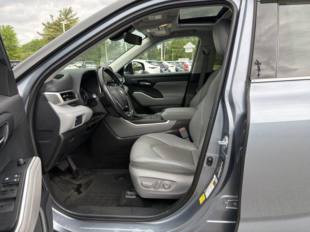 used 2021 Toyota Highlander car, priced at $29,999