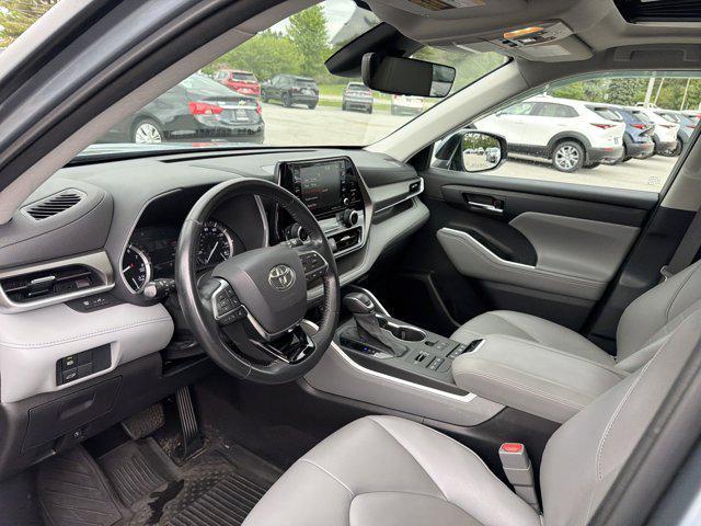 used 2021 Toyota Highlander car, priced at $29,999