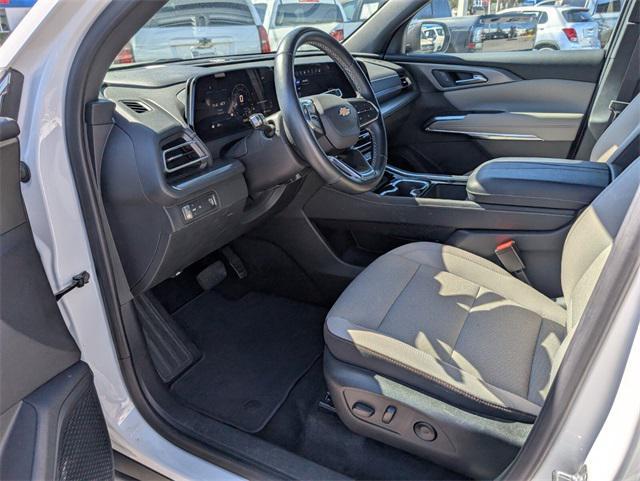 used 2025 Chevrolet Traverse car, priced at $33,300