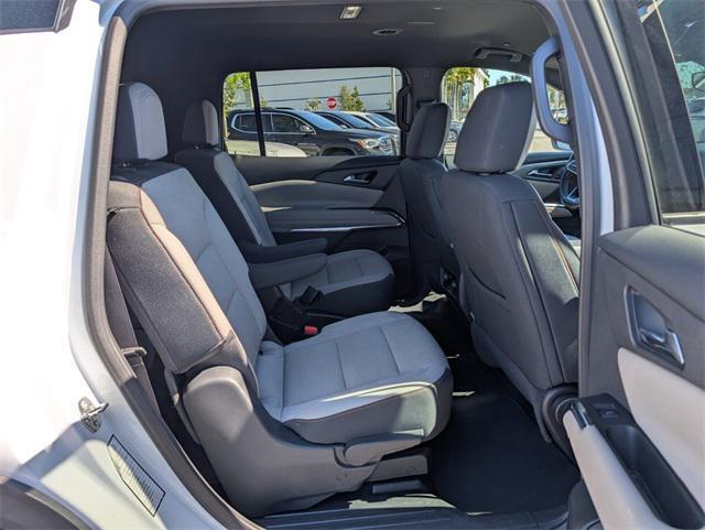 used 2025 Chevrolet Traverse car, priced at $33,300