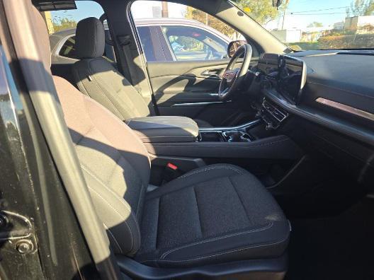 used 2024 Chevrolet Traverse car, priced at $29,400