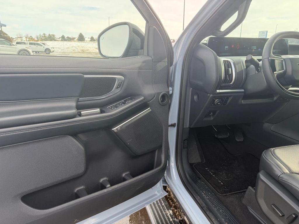 new 2025 Ford Expedition car, priced at $80,400