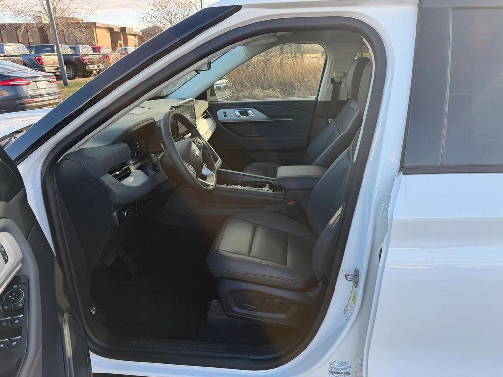 new 2025 Ford Explorer car, priced at $46,800