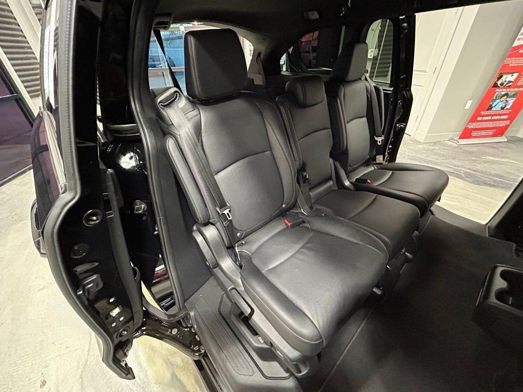 used 2025 Honda Odyssey car, priced at $35,995