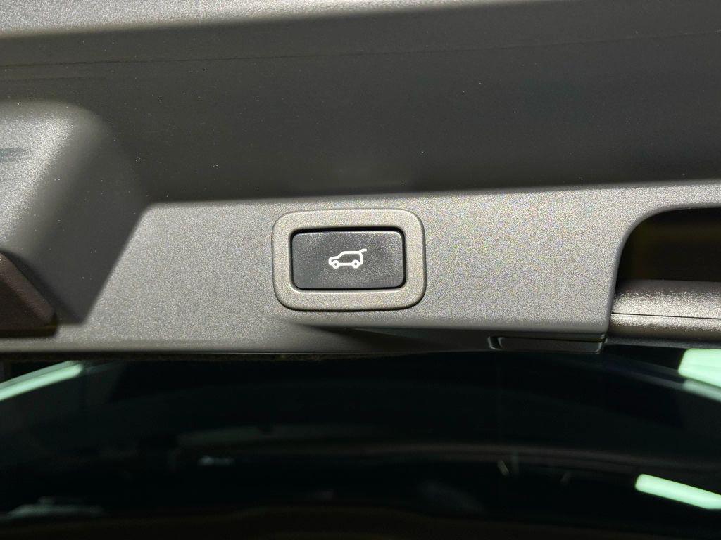 used 2018 Land Rover Range Rover Sport car, priced at $21,800