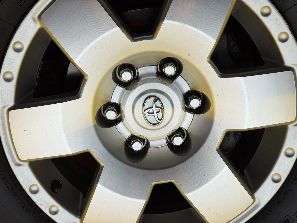 used 2007 Toyota FJ Cruiser car, priced at $15,500