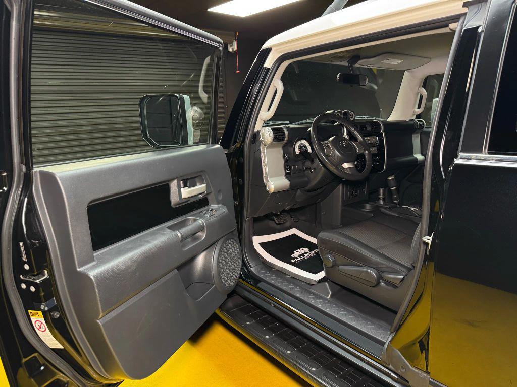 used 2007 Toyota FJ Cruiser car, priced at $15,500