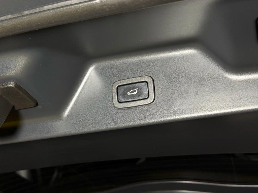 used 2020 Land Rover Range Rover car, priced at $32,900