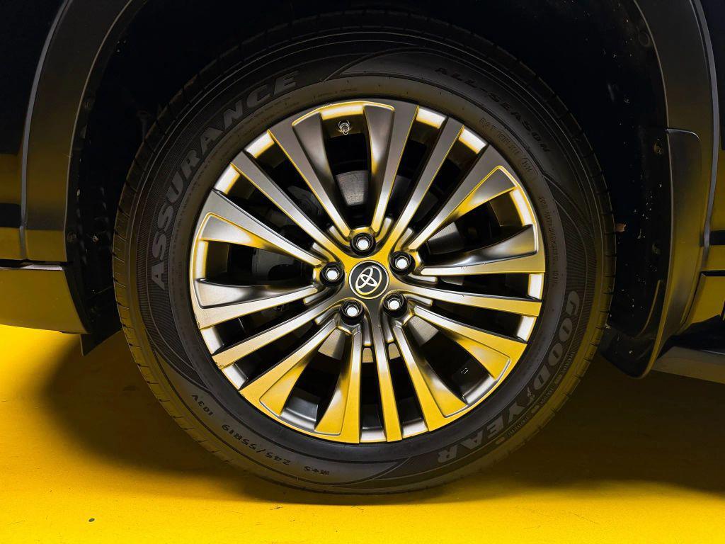 used 2015 Toyota Highlander car, priced at $19,500