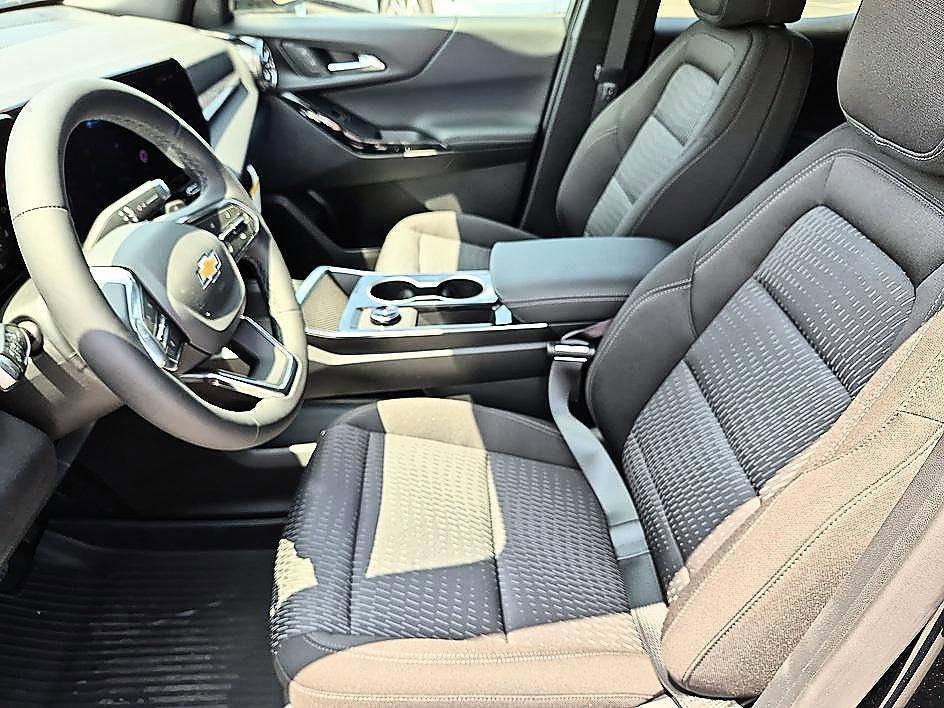 new 2026 Chevrolet Equinox car, priced at $28,589