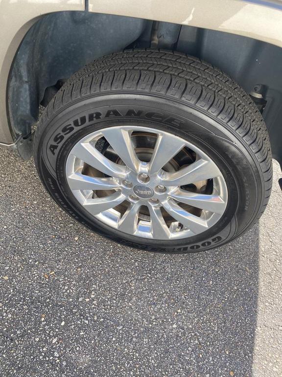 used 2016 Jeep Cherokee car, priced at $13,288