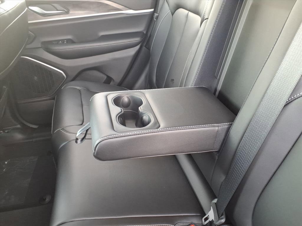 new 2026 Jeep Grand Cherokee car, priced at $45,582