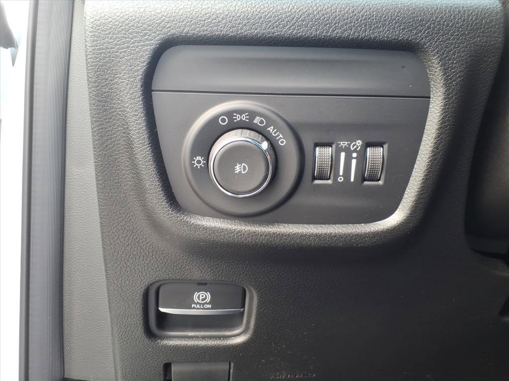 new 2026 Jeep Grand Cherokee car, priced at $45,582