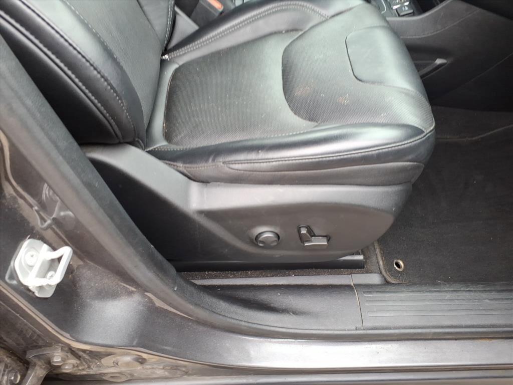 used 2022 Jeep Cherokee car, priced at $21,383