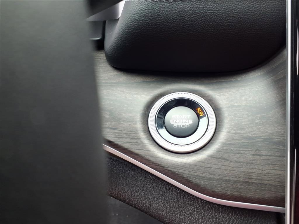 new 2025 Jeep Grand Cherokee car, priced at $46,054