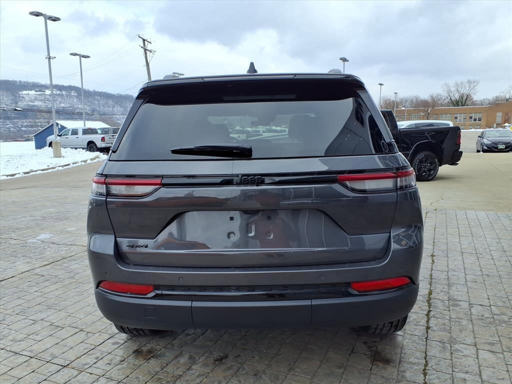 new 2025 Jeep Grand Cherokee car, priced at $46,054