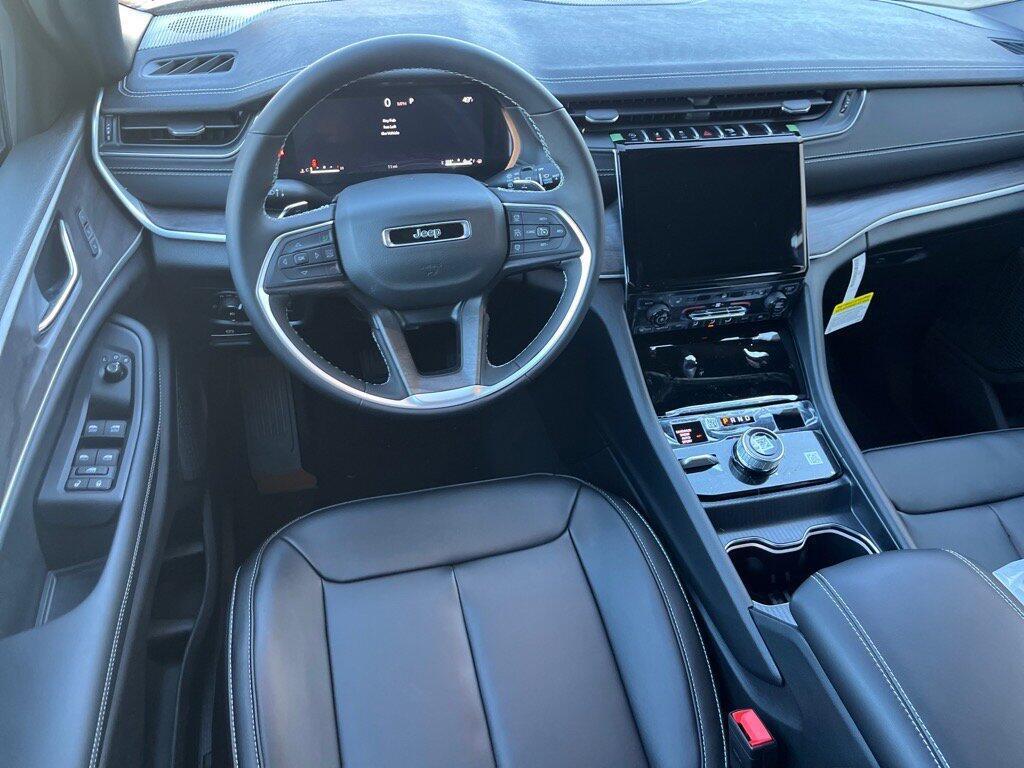 new 2025 Jeep Grand Cherokee car, priced at $39,997