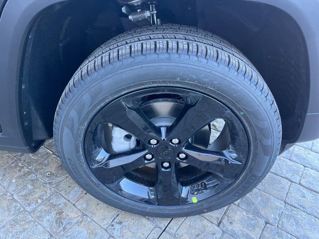 new 2025 Jeep Grand Cherokee car, priced at $39,997