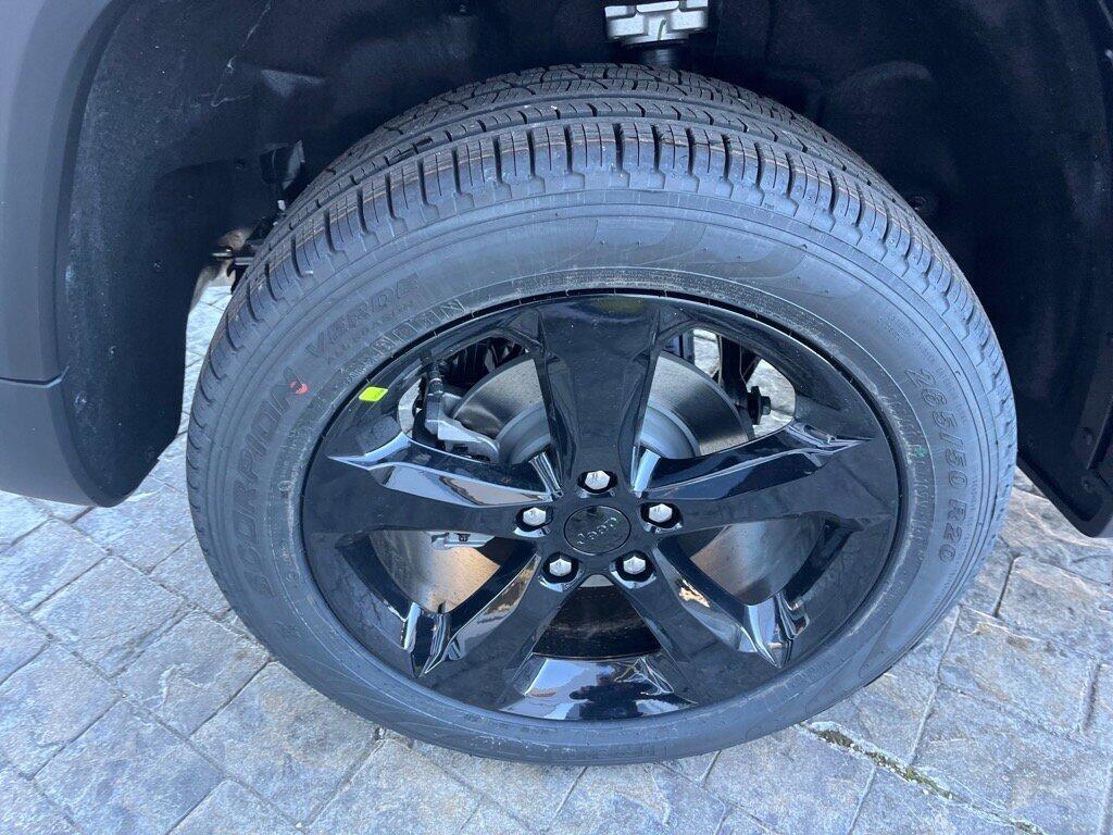 new 2025 Jeep Grand Cherokee car, priced at $39,997