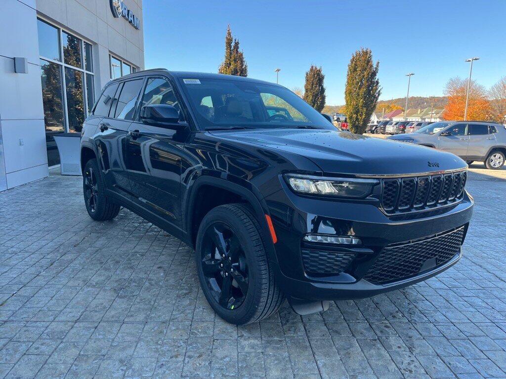 new 2025 Jeep Grand Cherokee car, priced at $39,997