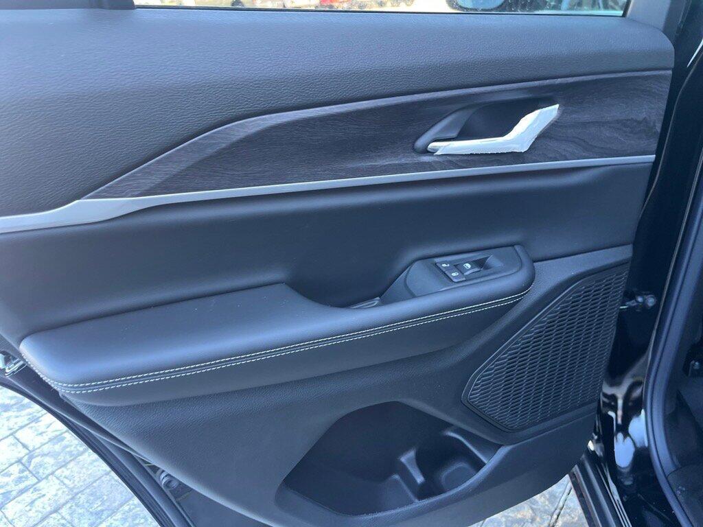 new 2025 Jeep Grand Cherokee car, priced at $39,997