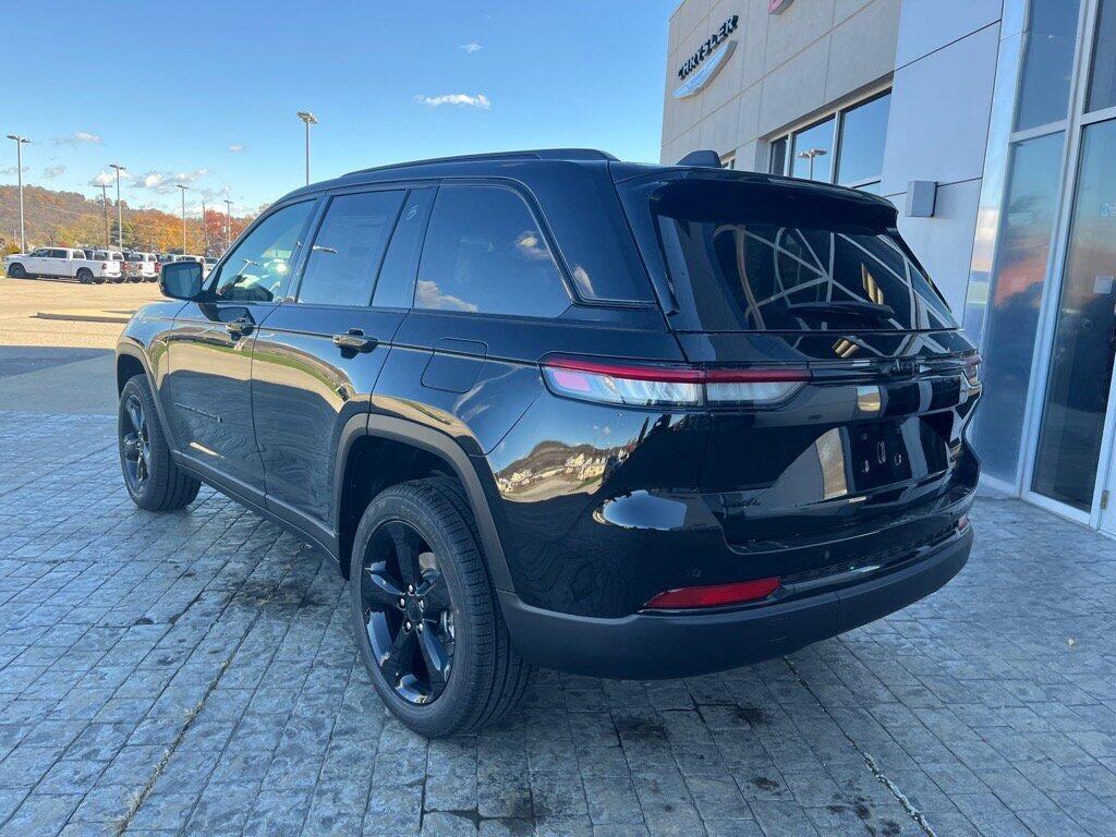 new 2025 Jeep Grand Cherokee car, priced at $39,997