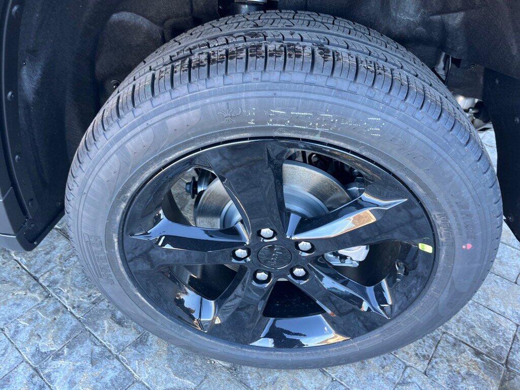 new 2025 Jeep Grand Cherokee car, priced at $39,997