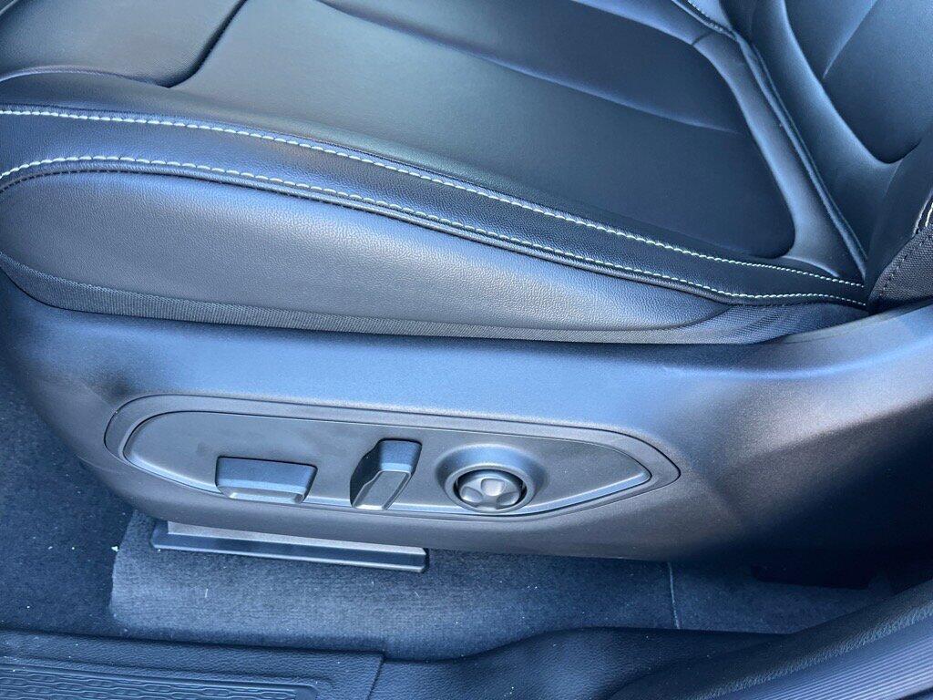 new 2025 Jeep Grand Cherokee car, priced at $39,997