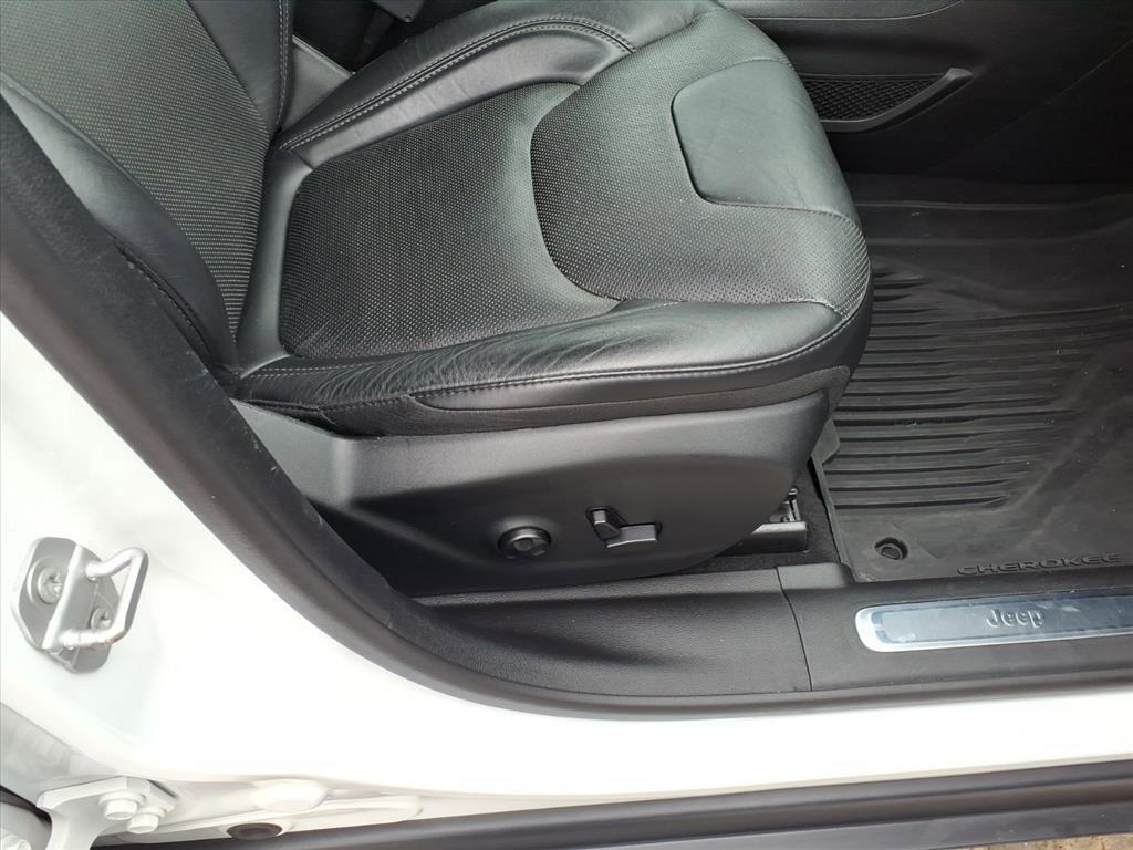 used 2019 Jeep Cherokee car, priced at $15,028