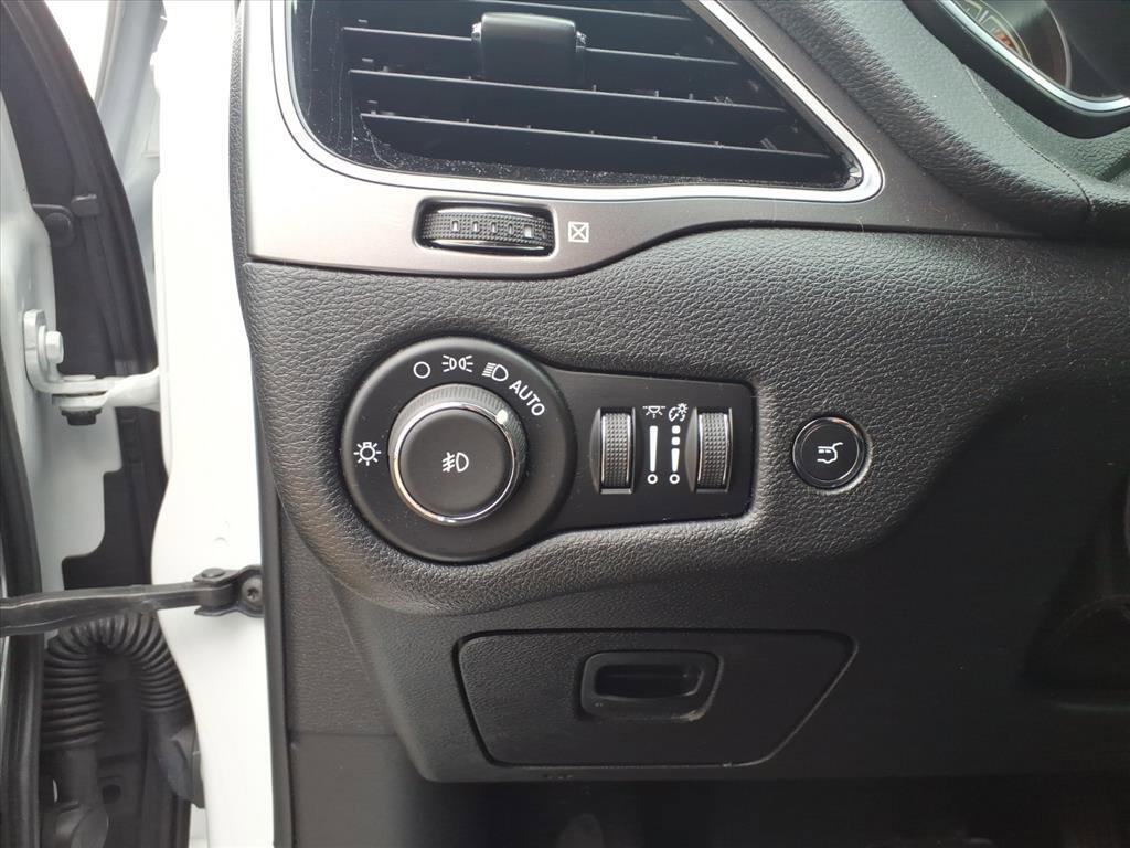 used 2019 Jeep Cherokee car, priced at $15,028