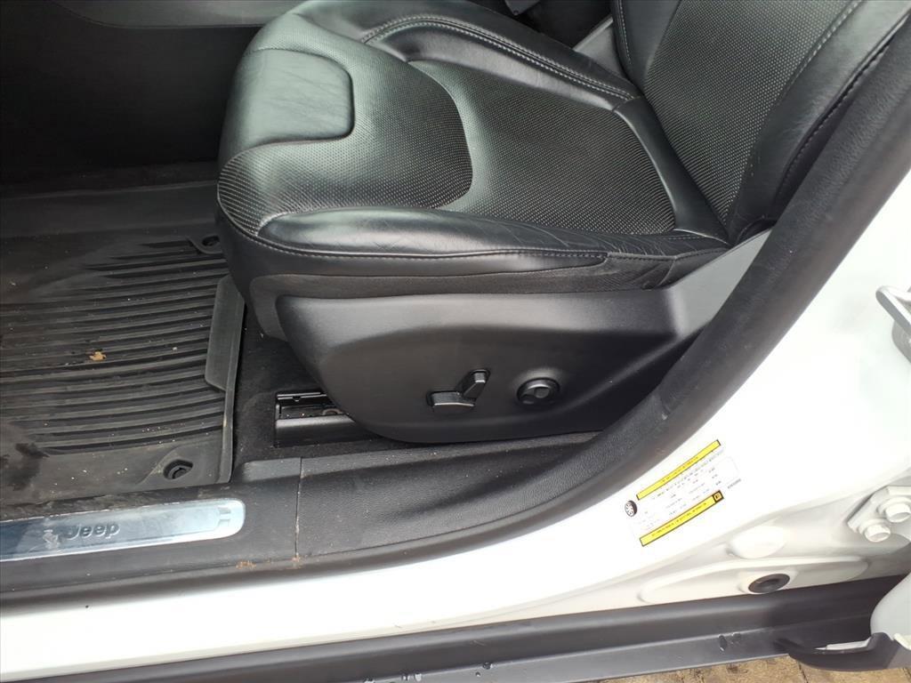 used 2019 Jeep Cherokee car, priced at $15,028