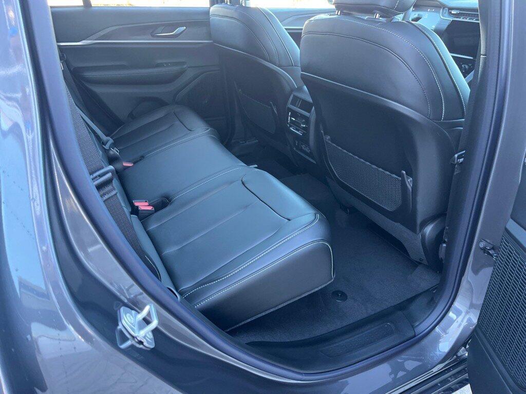 new 2025 Jeep Grand Cherokee car, priced at $46,054