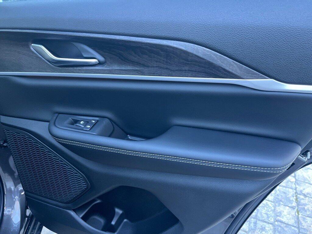 new 2025 Jeep Grand Cherokee car, priced at $46,054