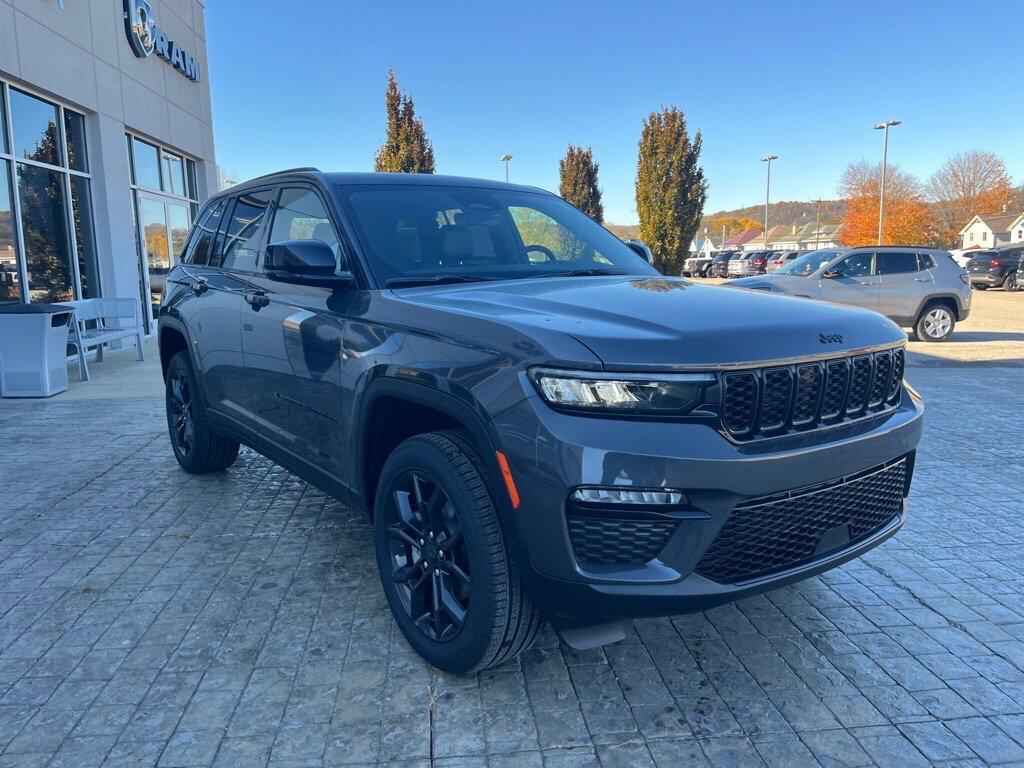 new 2025 Jeep Grand Cherokee car, priced at $46,054
