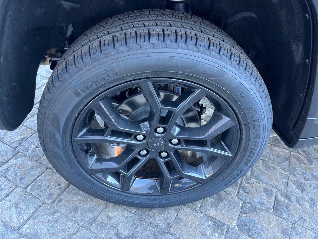 new 2025 Jeep Grand Cherokee car, priced at $46,054