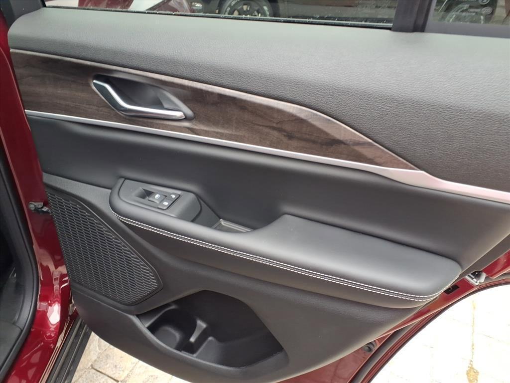 new 2025 Jeep Grand Cherokee car, priced at $46,054