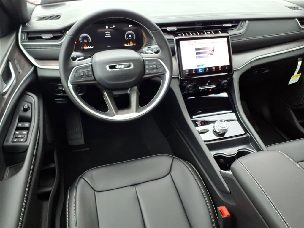 new 2025 Jeep Grand Cherokee car, priced at $46,054