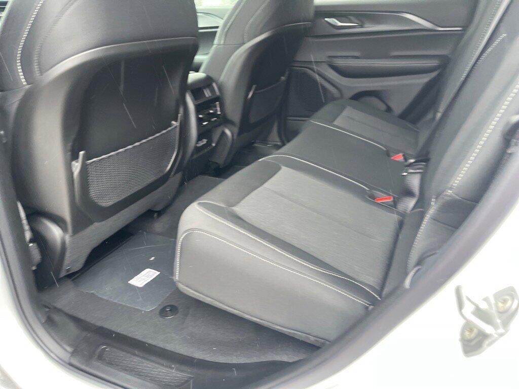 new 2025 Jeep Grand Cherokee car, priced at $33,184