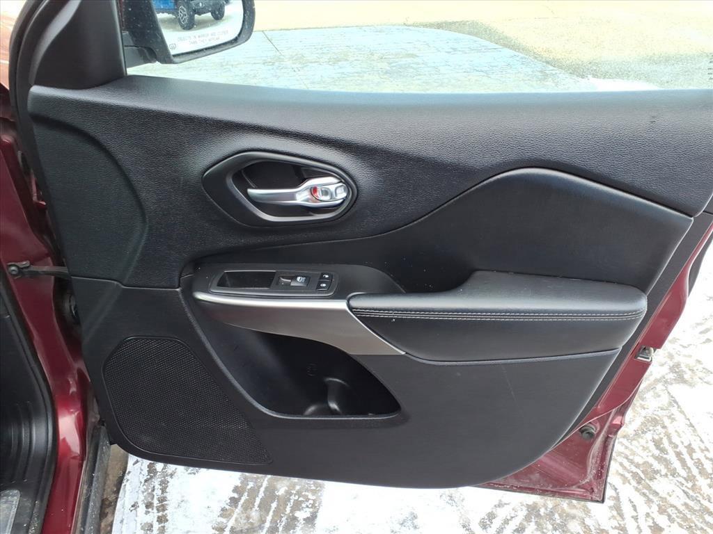 used 2020 Jeep Cherokee car, priced at $15,892