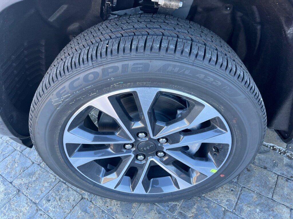 new 2025 Jeep Grand Cherokee L car, priced at $53,261